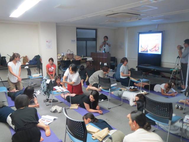 セミナー後先生方も参加して頂いて懇親会も行いました。皆様、親睦を深められており、充実した時間を過ごす事が出来ました。